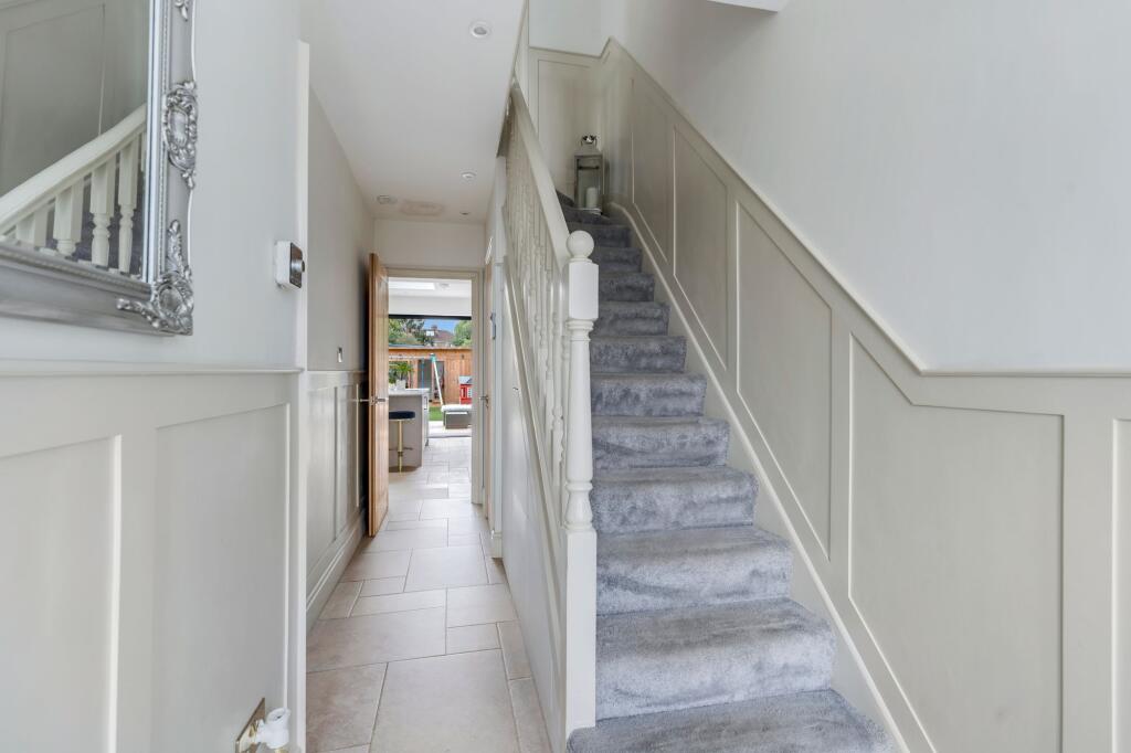 House in Sutton - More