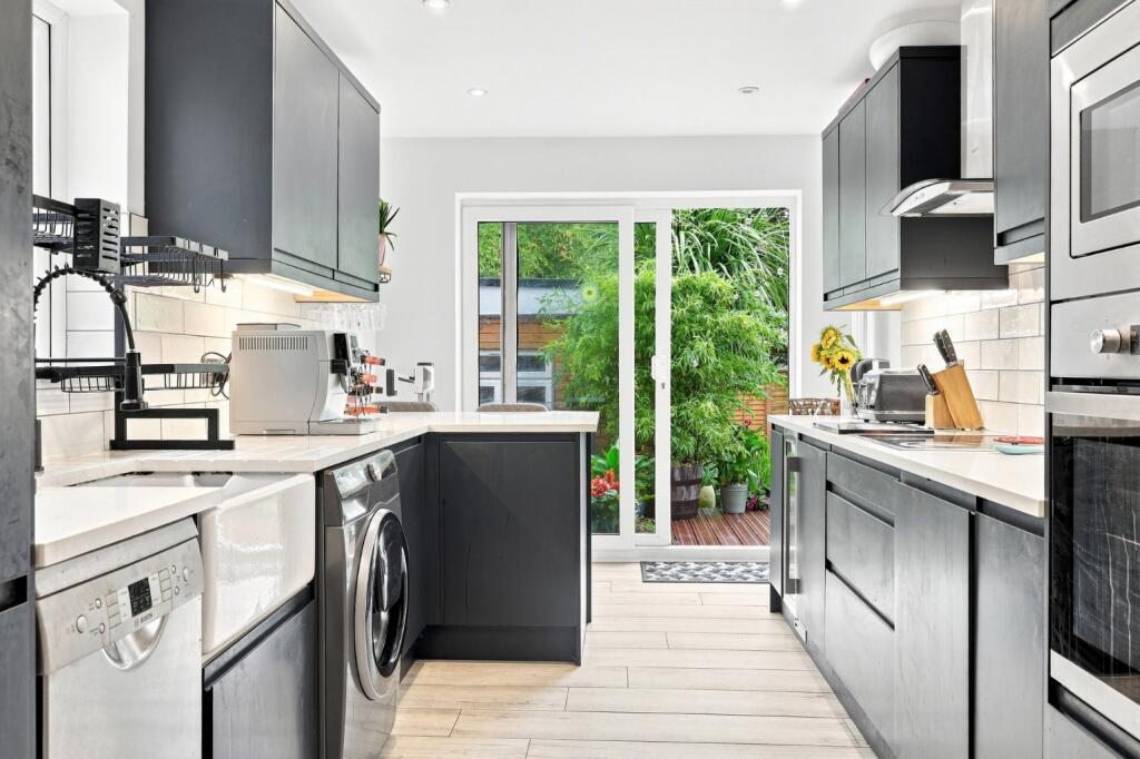 House in Rochford, Rayleigh - More