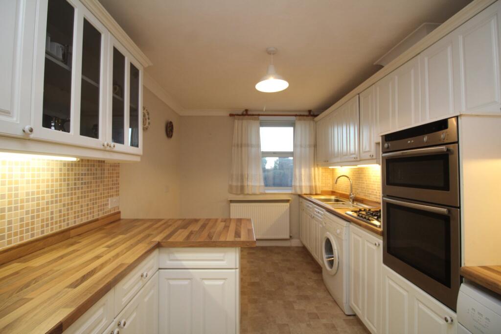3-bed apartment on South Marine Drive, Bridlington, East Yorkshire, YO15, £175,000