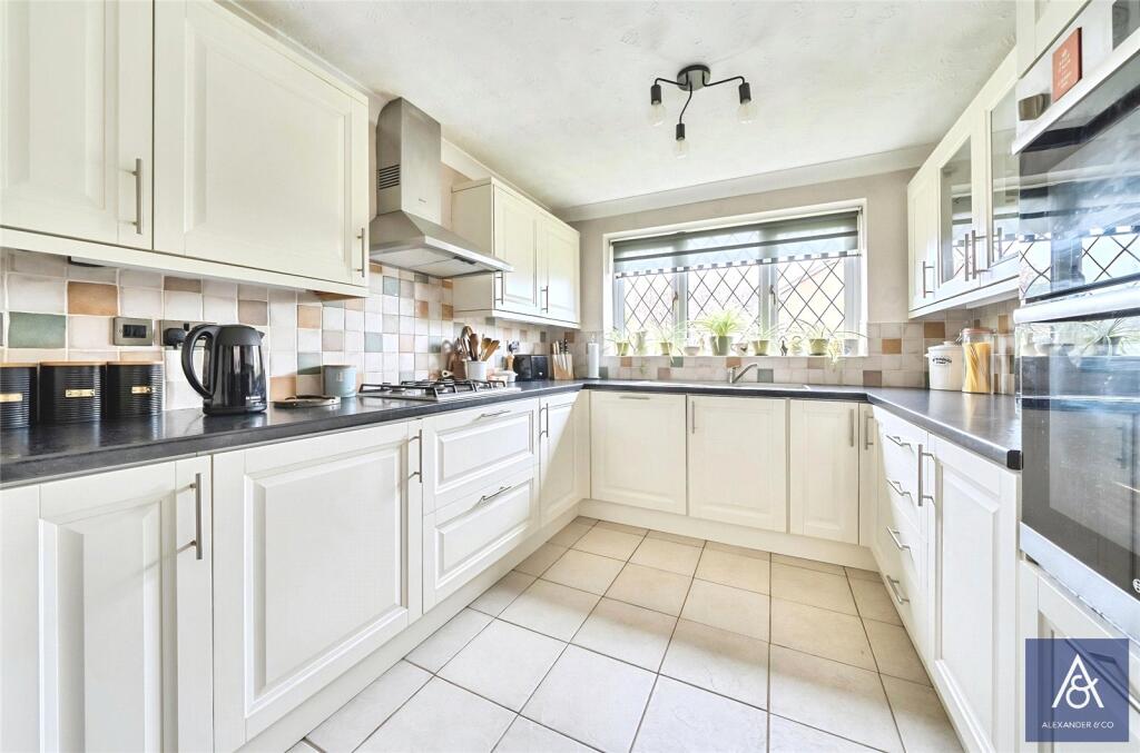 Oak Road, Brackley, Northamptonshire photo 3