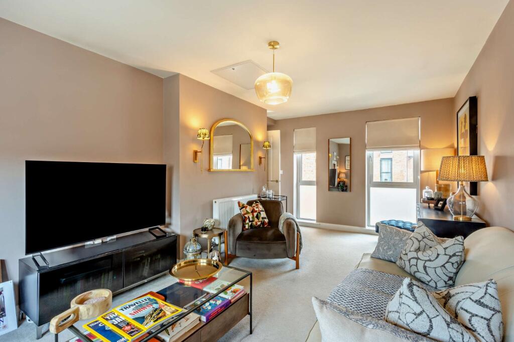 Deacon Drive, Trumpington, Cambridge, Cambridgeshire - More
