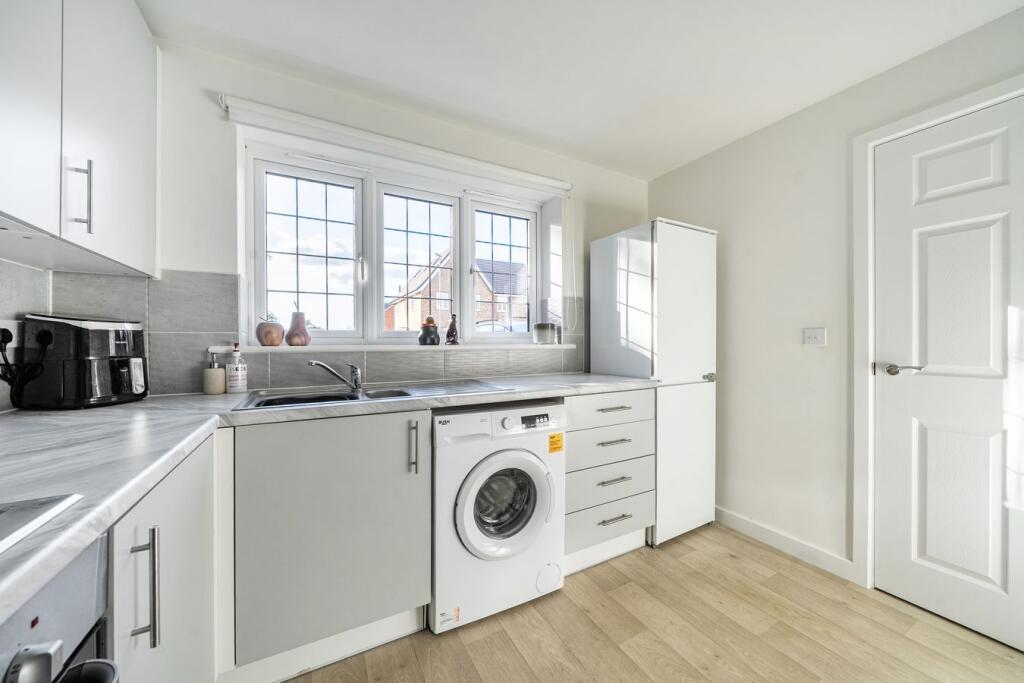 House in Langford, Central Bedfordshire - More
