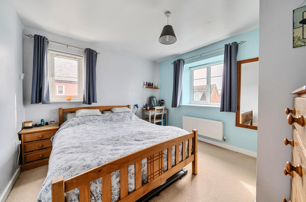 Apartment in Bracknell, Jennett's Park, Hanworth - View 4