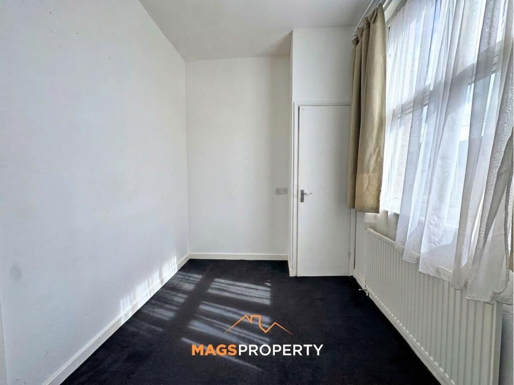 Apartment in Sefton, Liverpool City Region - View 5