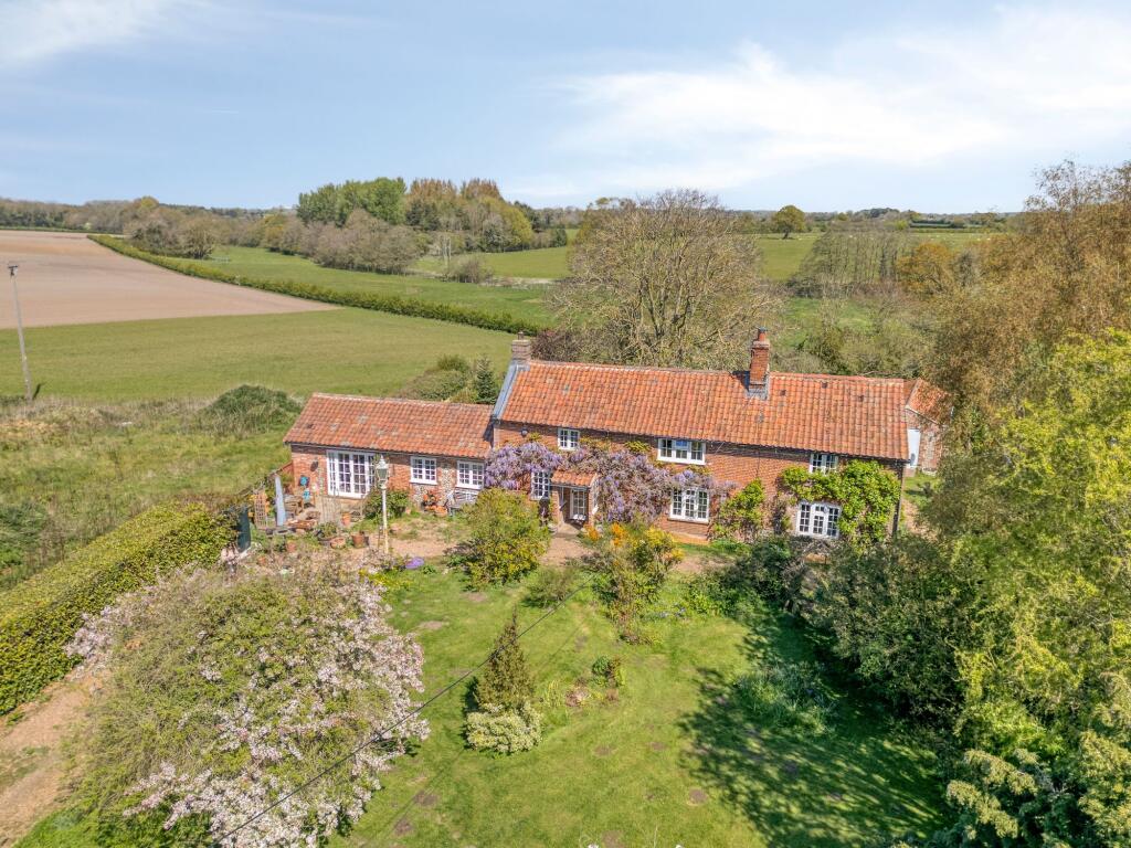3-bed detached on Beautifully Presented Georgian Cottage in Croxton, £725,000