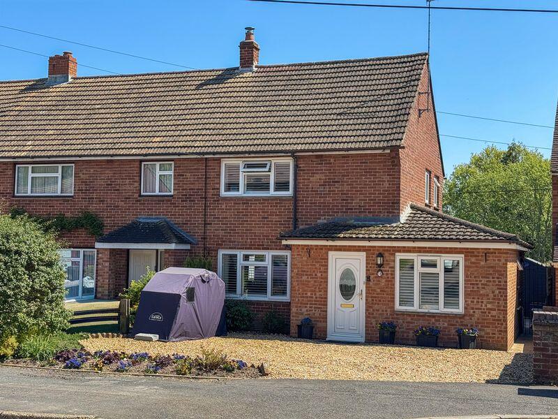 3-bed terraced on Droxford, £425,000
