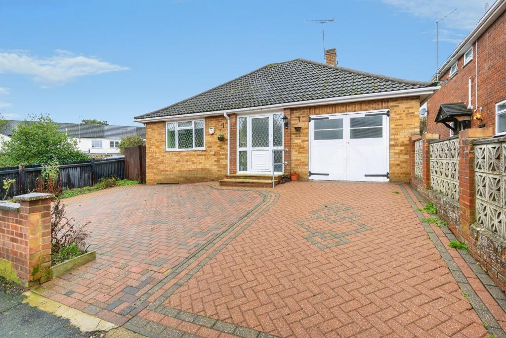 Main image of property: Rosebery Avenue, Linslade, Leighton Buzzard