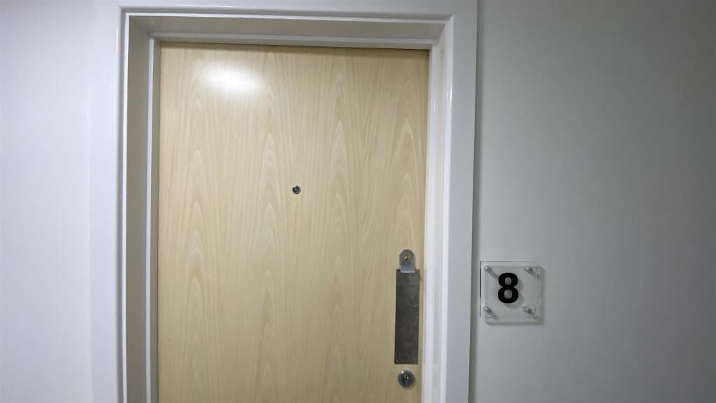 Main image of property: 8 Barrett - Ref 3562