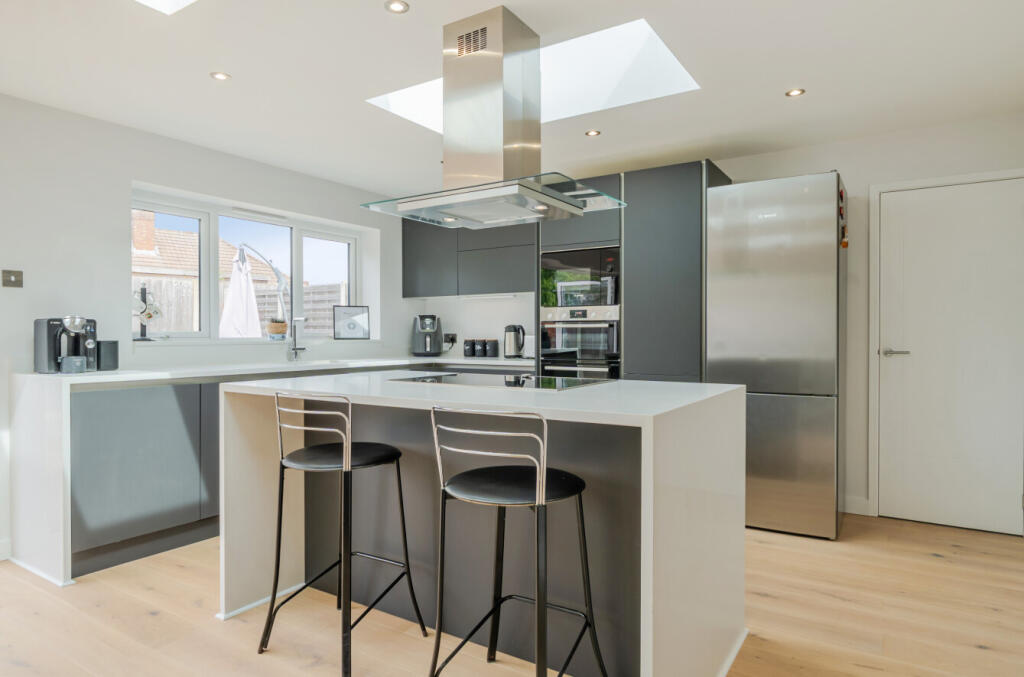 House in Bromley - More