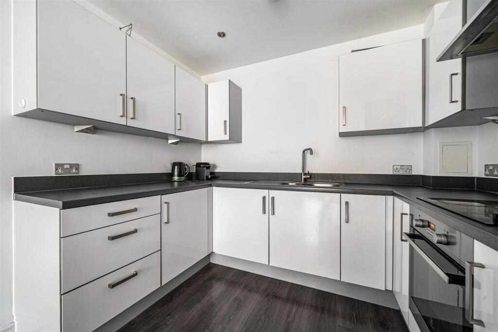 Apartment in Slough - View 3
