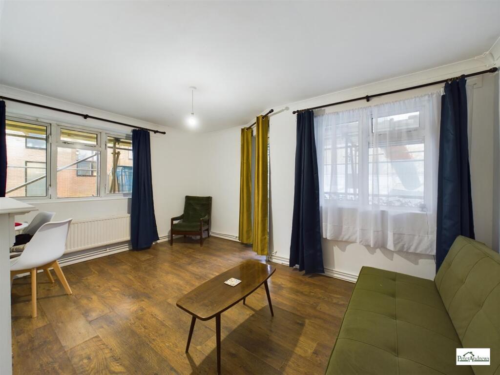 Main image of property: Chigwell Road, London