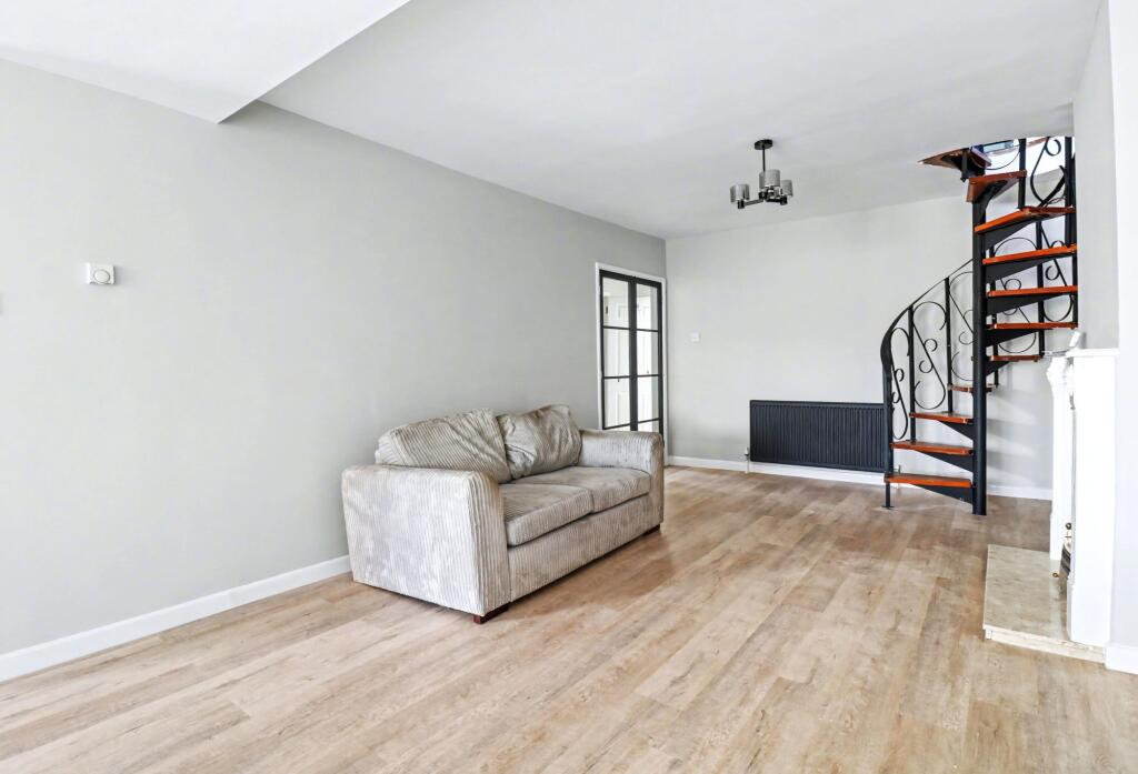 Long Close Road, Hedge End, SO30 - More