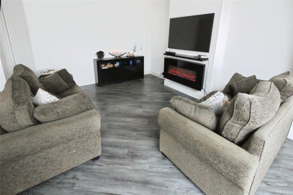 Cadogan Avenue, West Horndon, Brentwood, Essex, CM13 photo 3