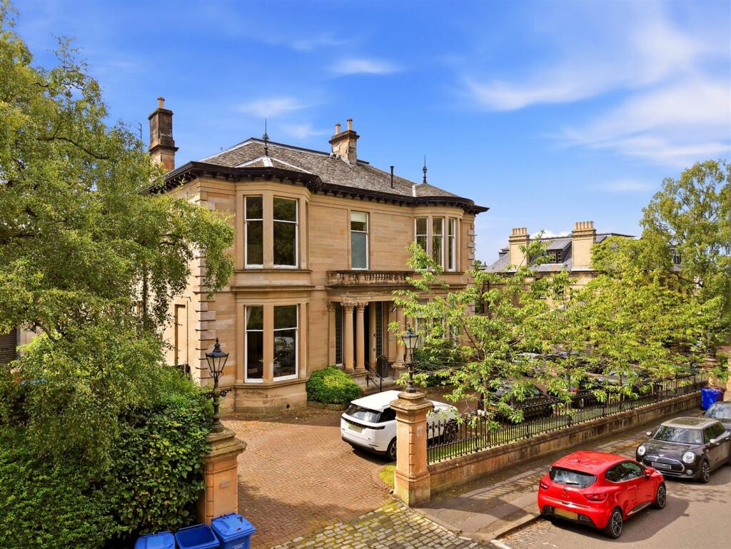 Main image of property: 1/2 58 Cleveden Drive, Kelvinside, G12 0NX