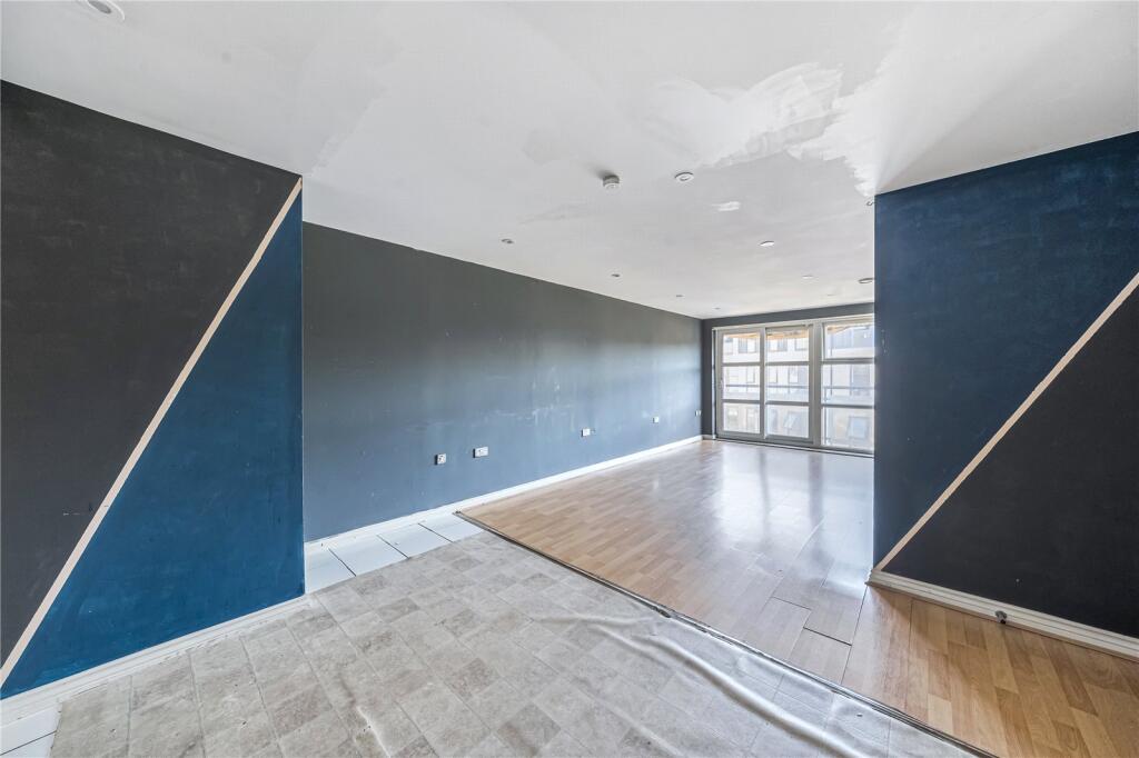 Apartment in London, Royal Borough of Kingston upon Thames - More