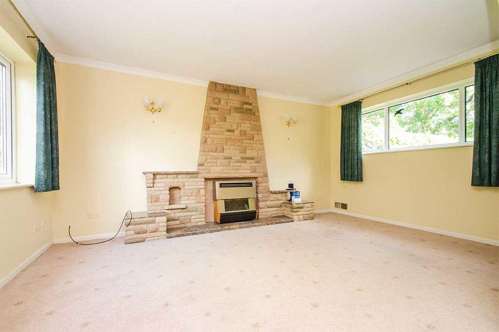 House in Lichfield, Burntwood - More