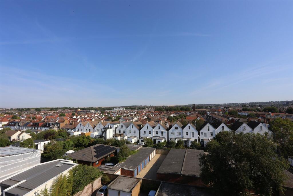 Apartment in Hove, Brighton and Hove - View 4