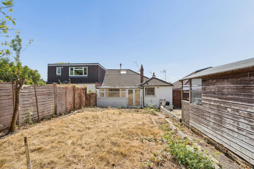 Penrose Avenue, Carpenders Park, Watford, WD19 photo 4