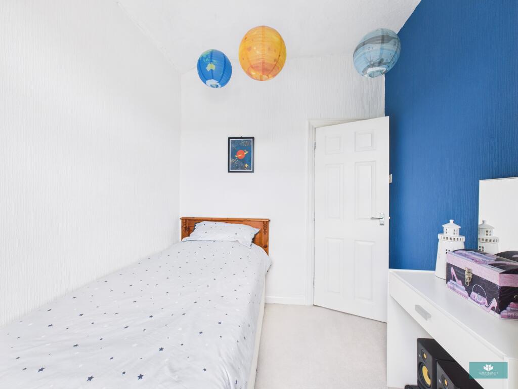 House in Oldham, Shaw and Crompton - More