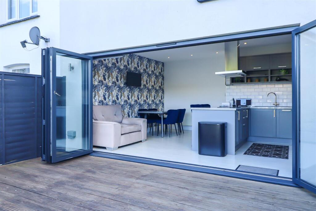 Elmsleigh Drive, Leigh-On-Sea photo 5