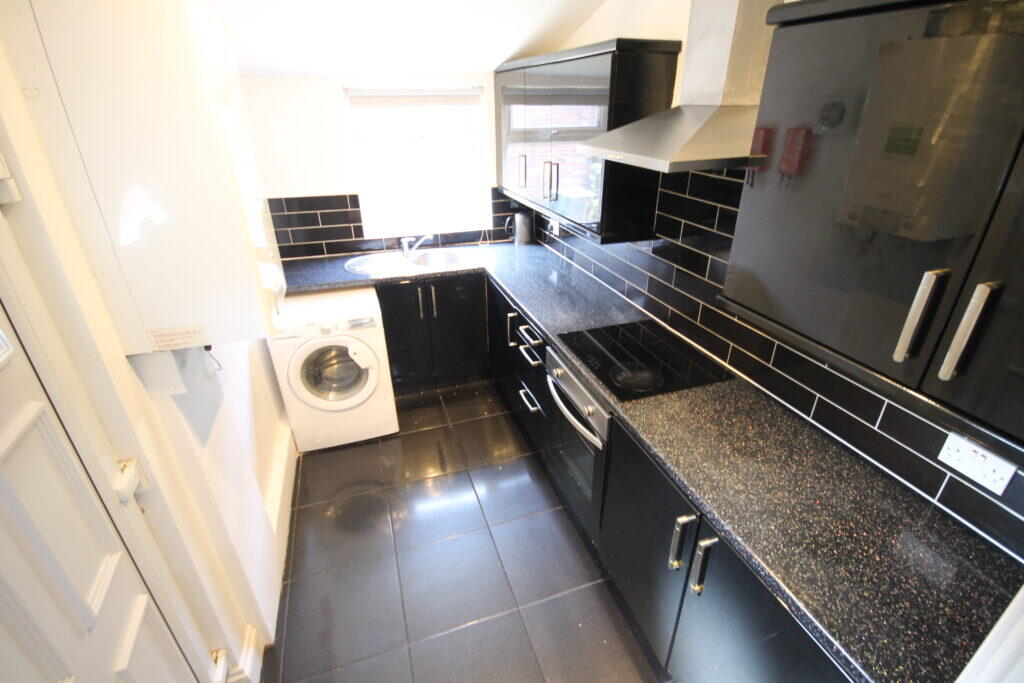 6 bedroom terraced house for rent