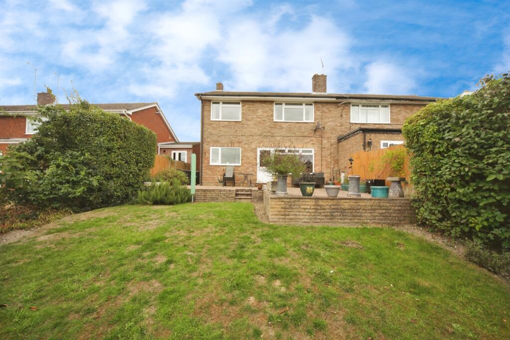 House in Dunstable, Central Bedfordshire - View 2