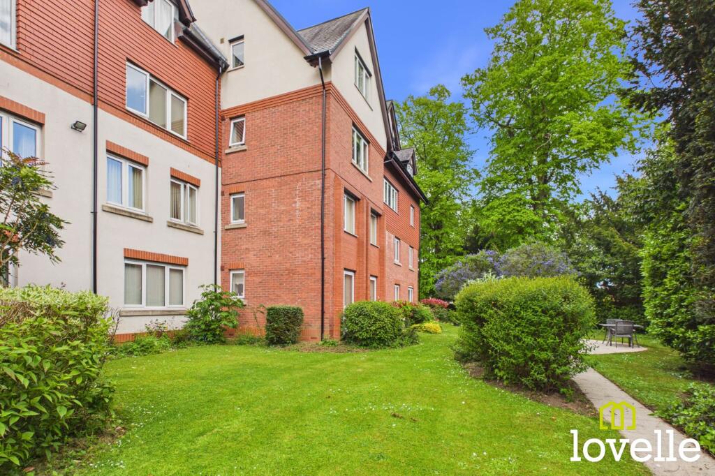 Apartment in Cottingham, East Riding of Yorkshire - More