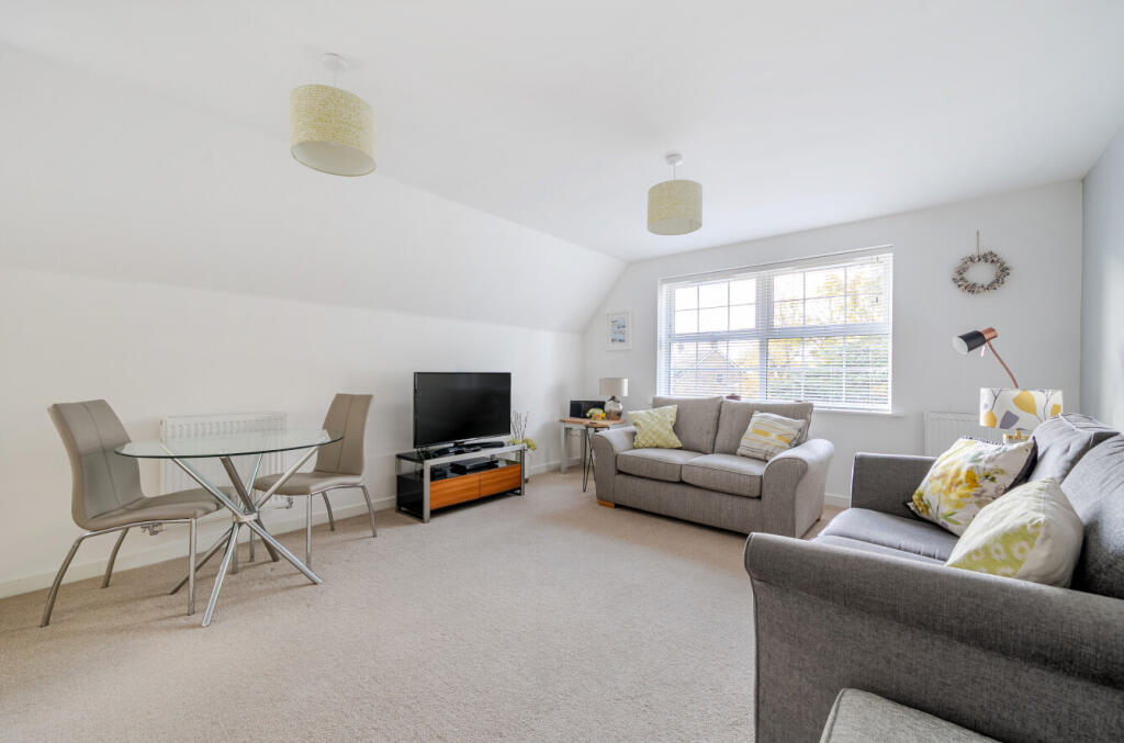 Montefiore Drive, Sarisbury Green, Southampton, Hampshire, SO31 photo 3