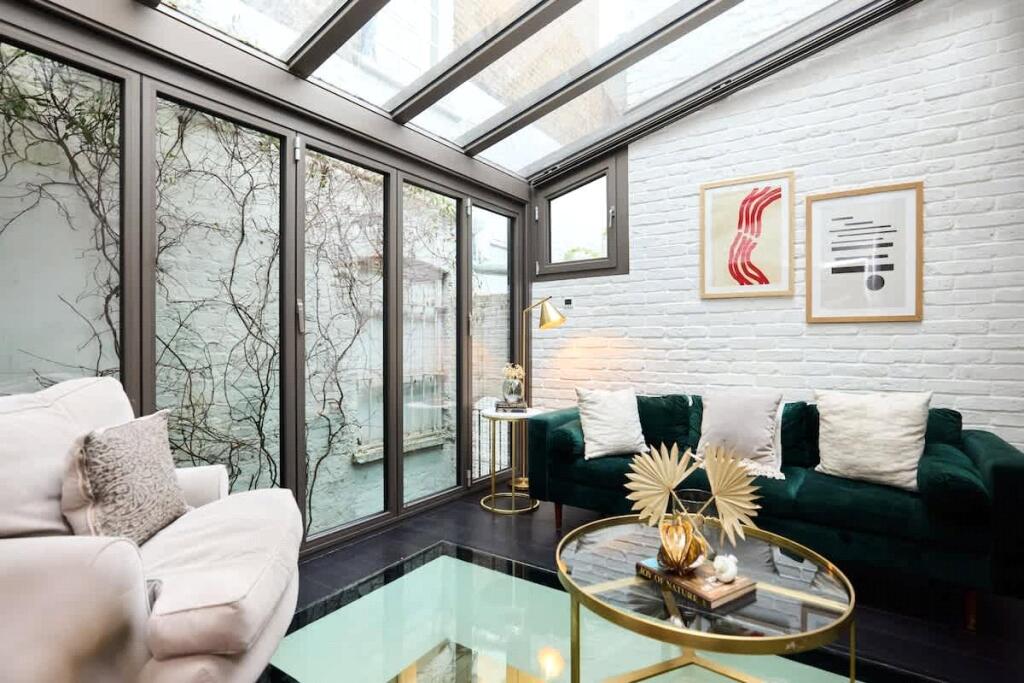 Main image of property: Uxbridge Street, London, W8