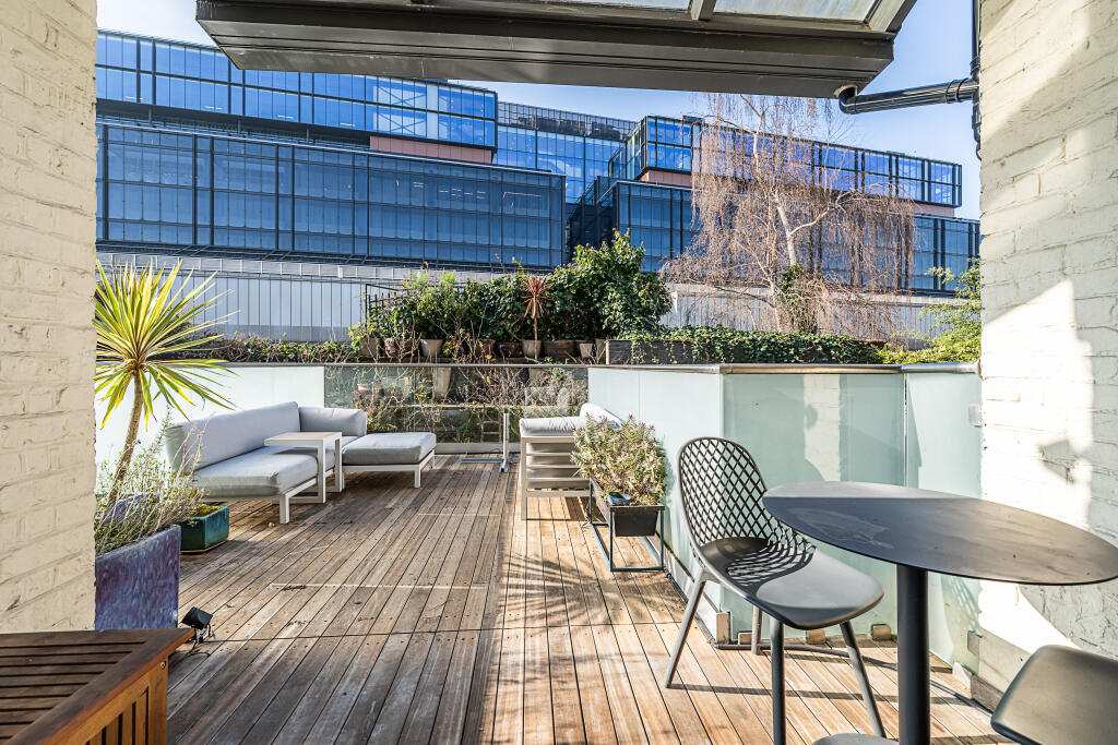 House in London, Victoria - View 4