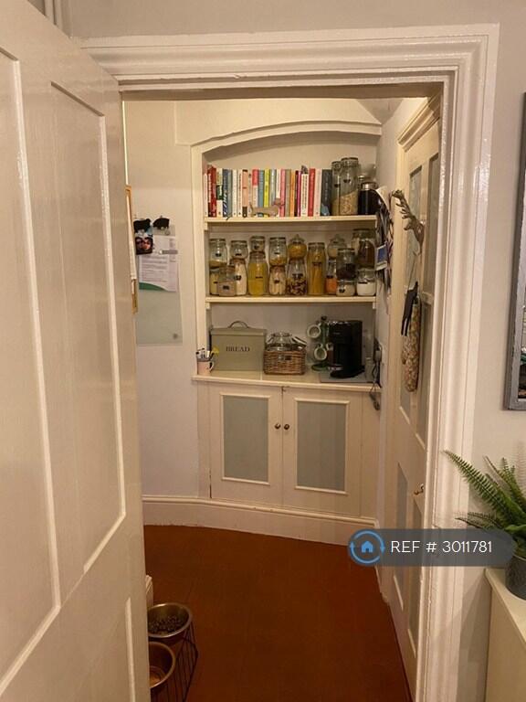 House in Gloucester - View 3