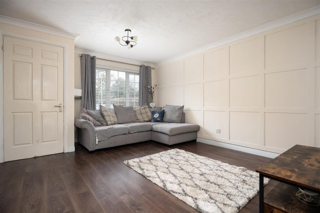 3-bed semi-detached on Oak End Drive, Iver Heath, SL0, £525,000