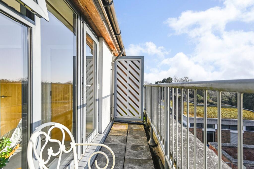 Oaks Road, Tenterden, Kent, TN30 photo 2