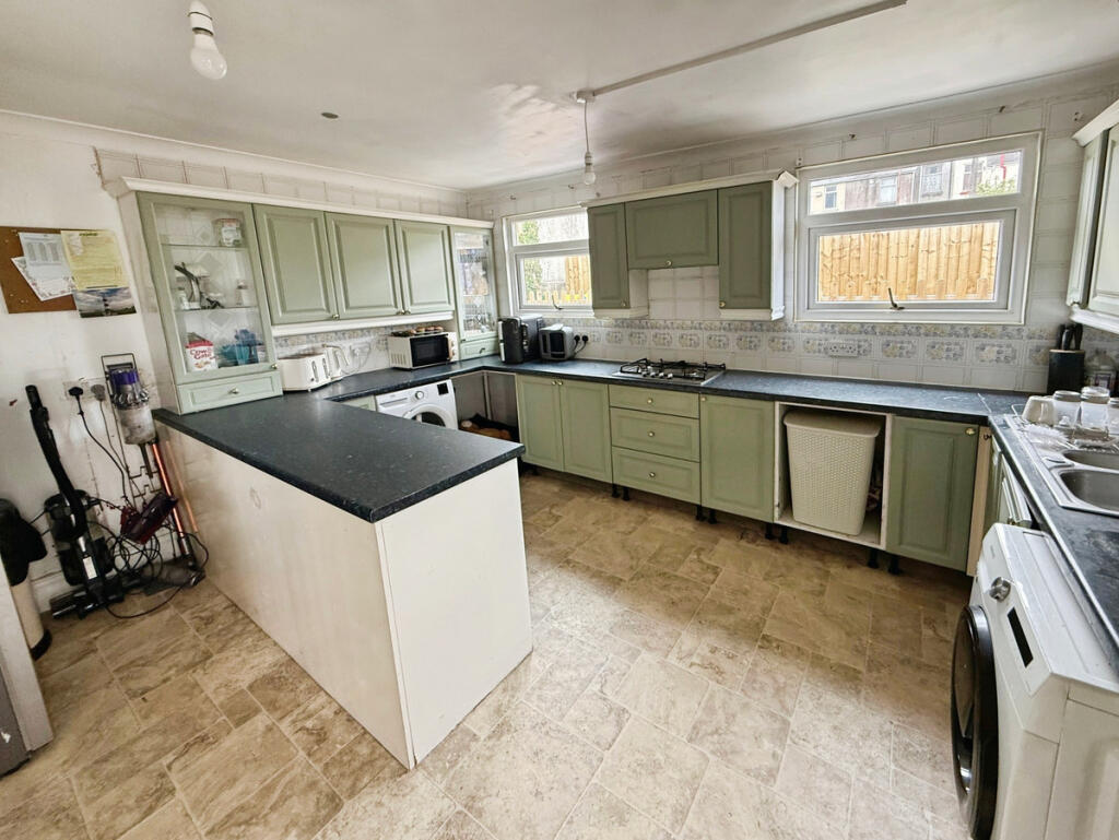 House in Plymouth, Plympton Central - View 3
