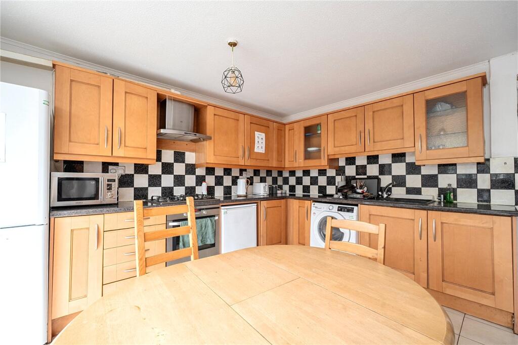 House in London, Globe Town, Stepney - View 3