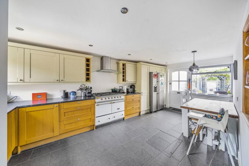 Middle Road, Leatherhead, KT22 photo 3