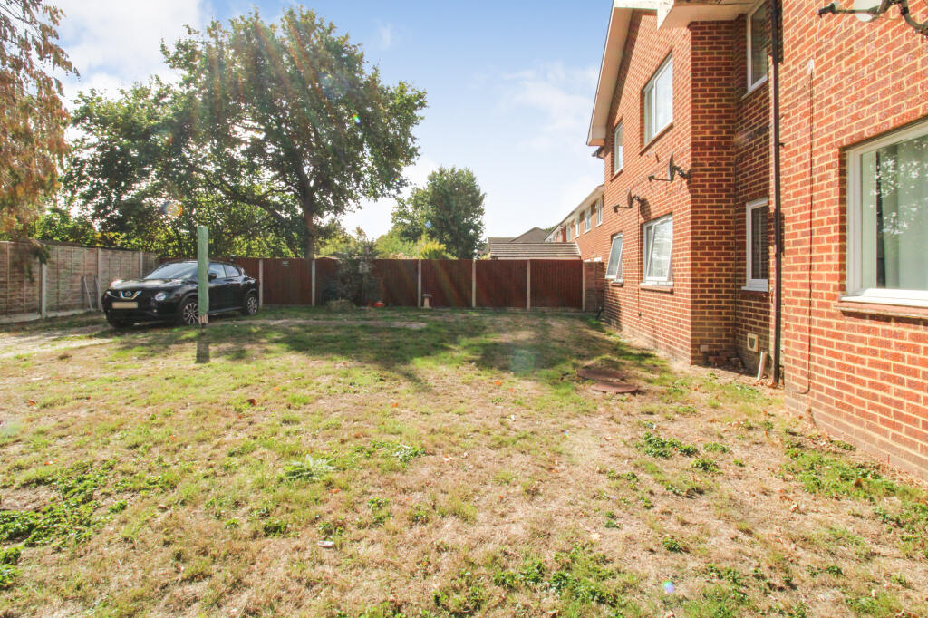 Almondale Court, Austen Road, Farnborough , GU14 photo 4