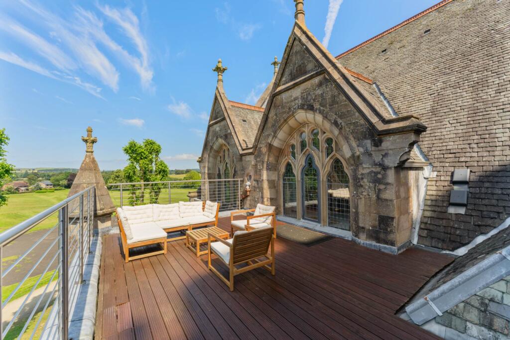 2-bed flat on Mount Zion, Bridge Of Weir, £250,000