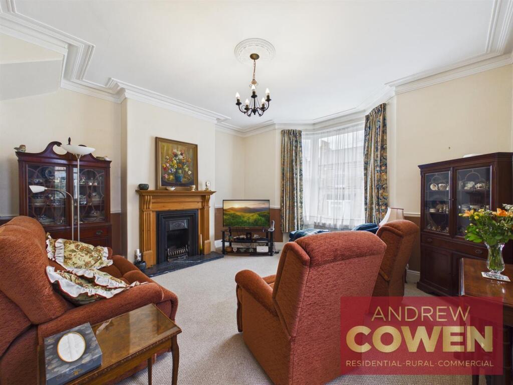 Highfield, Scarborough - View 6