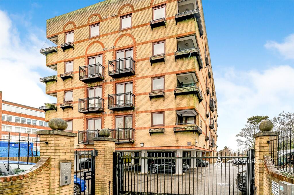 Main image of property: Oxford Road, Aylesbury, Buckinghamshire, HP19