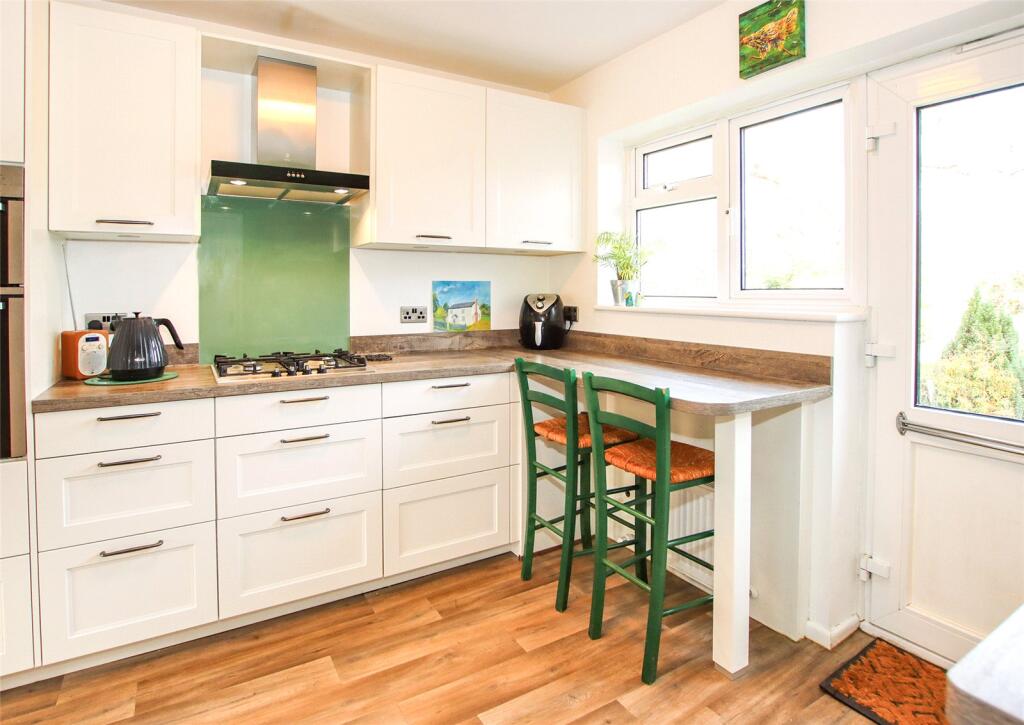 Newenham Road, Lymington, Hampshire, SO41 photo 4