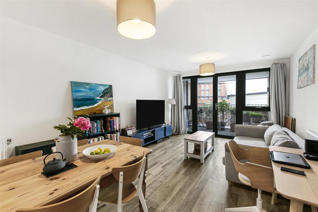 Main image of property: 299 High Street, Sutton
