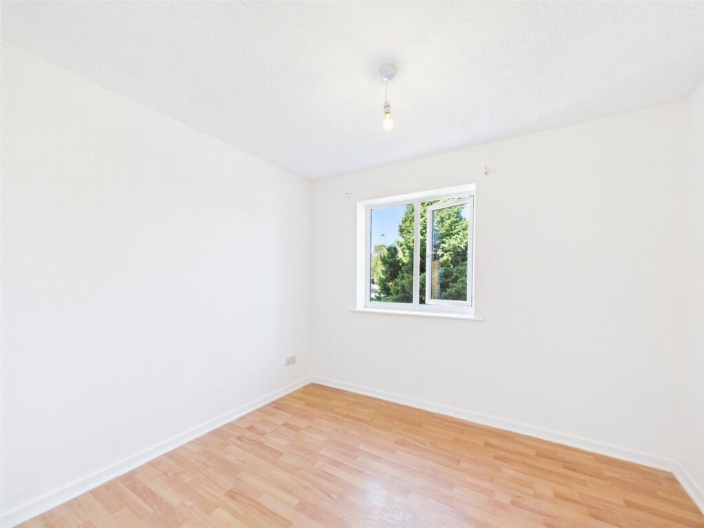 Apartment in Worcester, Lyppard Grange, Warndon - More