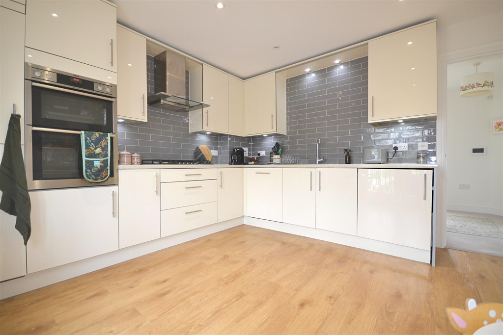 Apartment in Dorchester - View 4