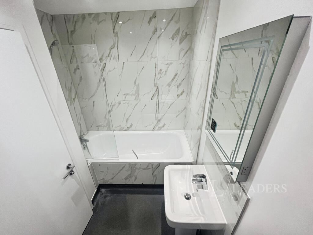 Apartment in Luton - View 4