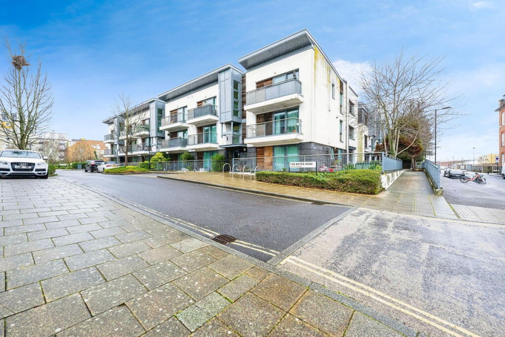 Main image of property: 5 Ted Bates Road, Southampton, SO14