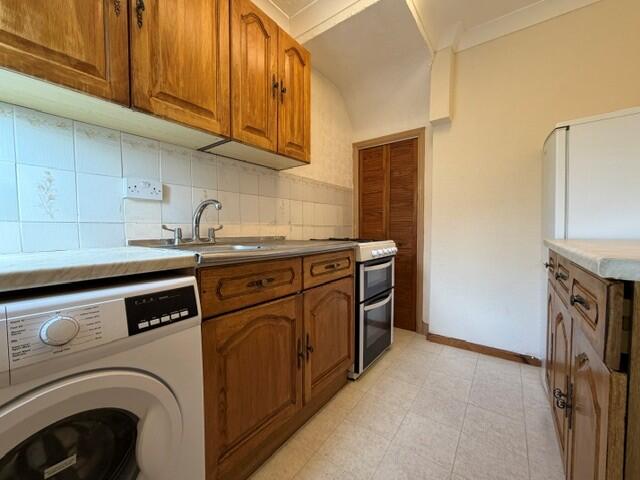 House in Luton - View 5