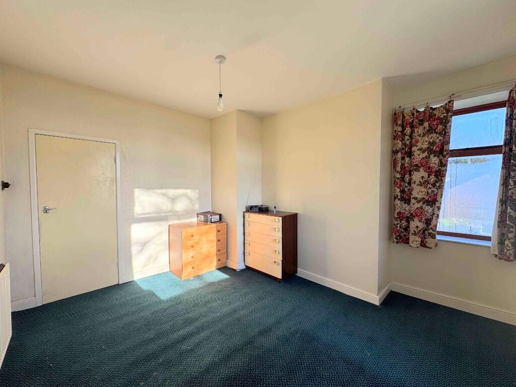 563 New Hey Road, Huddersfield, HD3 3XN photo 3
