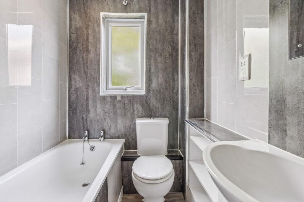 Apartment in Hemel Hempstead - View 5