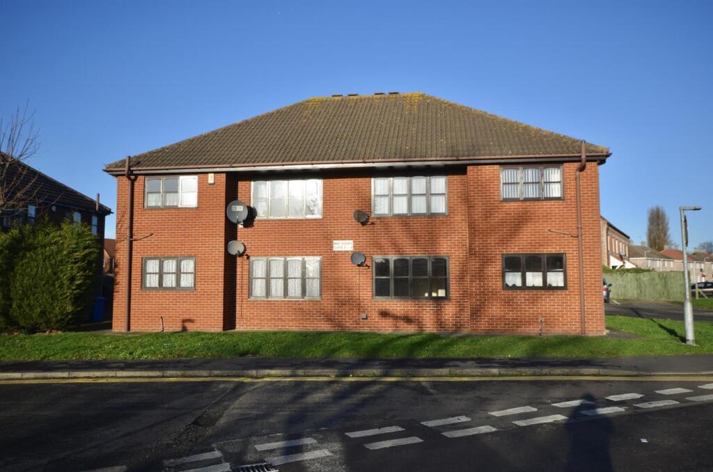 2-bed flat on Edinburgh Drive, Kirton, £119,000